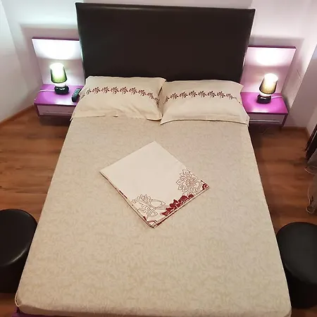 Apartament 3 Dormitoare Cu Terasa Privata